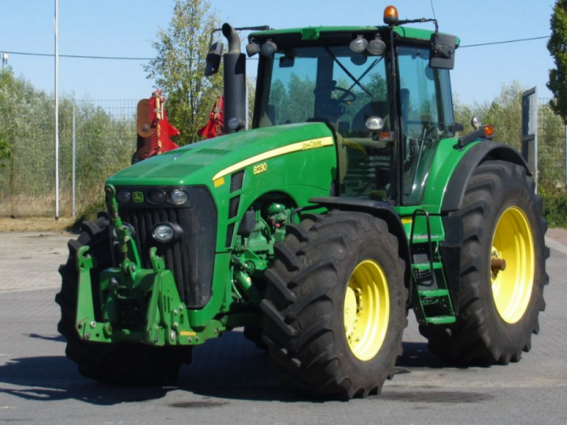 Oldtimer-Traktor tip John Deere 8230, Neumaschine in Київ