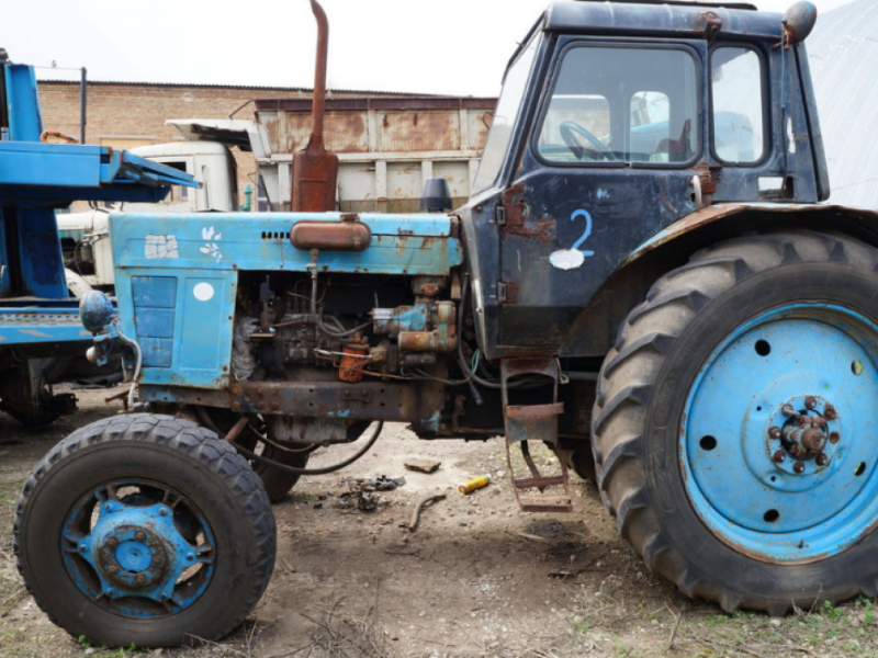 Oldtimer-Traktor tip Belarus Беларус-82, Neumaschine in Запоріжжя