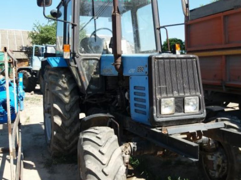 Oldtimer-Traktor tip Belarus Беларус-892, Neumaschine in Нова Ушиця (Poză 1)