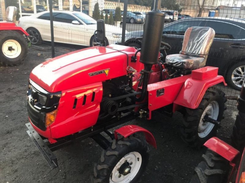 Oldtimer-Traktor tip Antonio Carraro V 80, Neumaschine in Суми